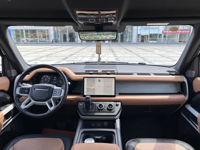 Land Rover Defender — Фото автомобиля 10