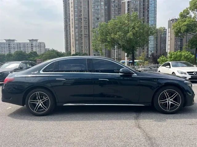 Mercedes-Benz E-Class — Фото автомобиля 9