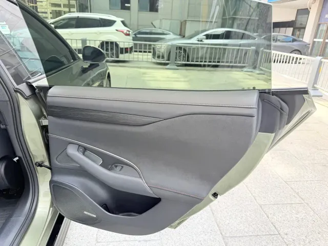 Xiaomi SU7 — Фото автомобиля 12