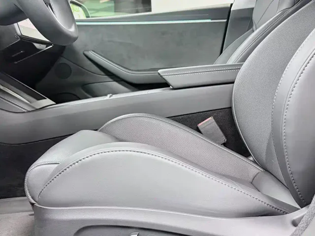 Tesla Model 3 — Фото автомобиля 7
