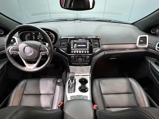 Jeep Grand Cherokee — Фото автомобиля 25