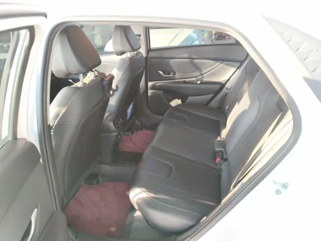 Hyundai Elantra — Фото автомобиля 9