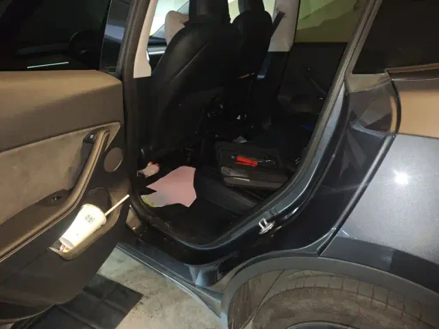 Tesla Model Y — Фото автомобиля 13