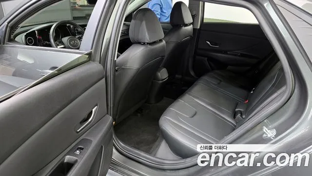 Hyundai AVANTE Avante (CN7) — Фото автомобиля 11
