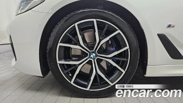 BMW 5-Series — Фото автомобиля 4