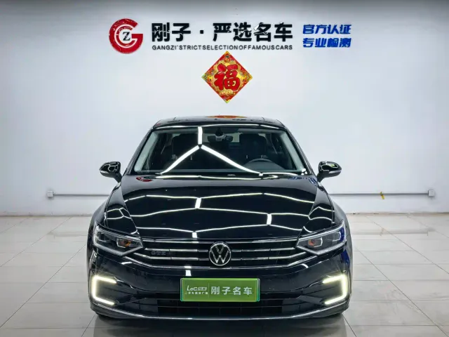 Фотография автомобиля — Volkswagen Magotan