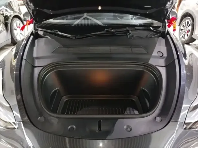 Tesla Model Y — Фото автомобиля 19
