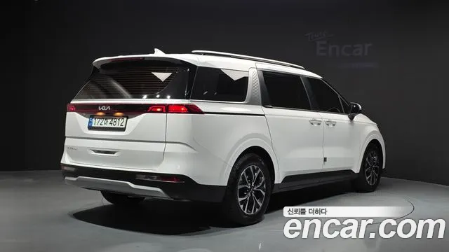 Kia Carnival Generation 4 — Фото автомобиля 2