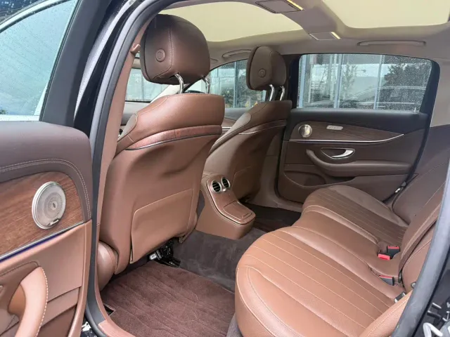 Mercedes-Benz E-Class — Фото автомобиля 7