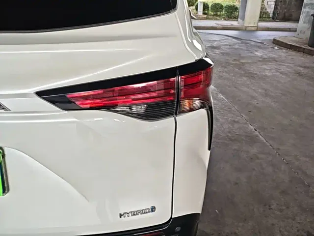 Toyota Granvia — Фото автомобиля 7