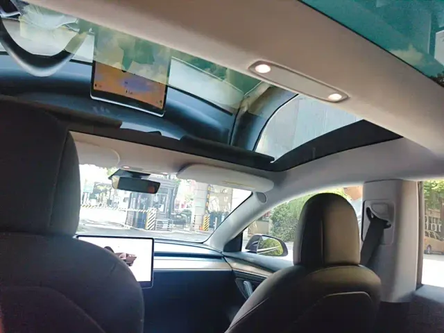 Tesla Model 3 — Фото автомобиля 14