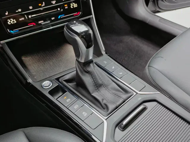 Volkswagen Passat — Фото автомобиля 14