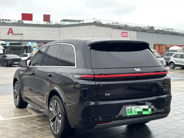 Li Auto L8 — Фото автомобиля 7