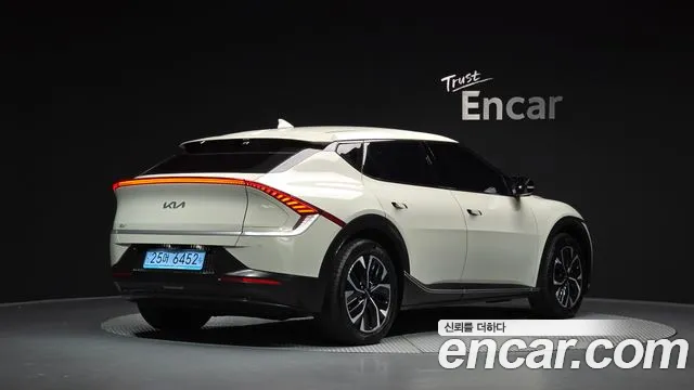 Kia EV6 — Фото автомобиля 2