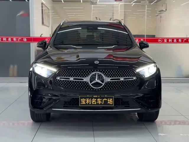 Фотография автомобиля — Mercedes-Benz GLC-Class