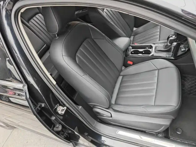 Volkswagen Passat — Фото автомобиля 24