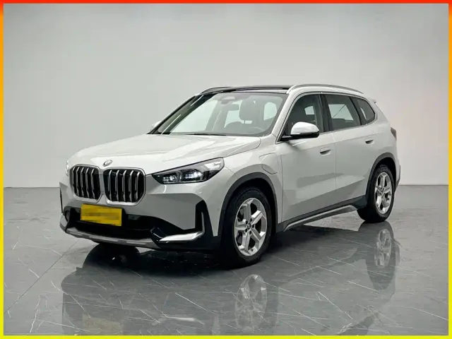 Фотография автомобиля — BMW iX1