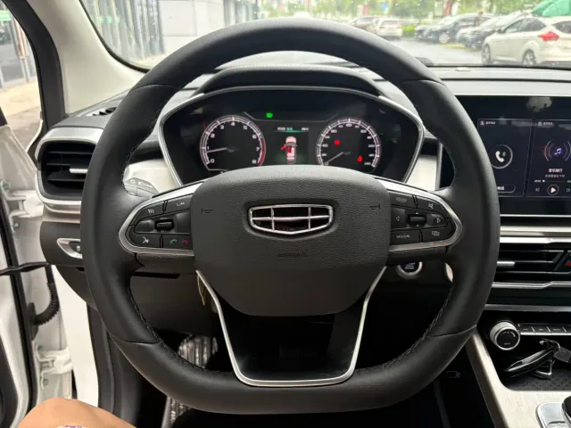 Geely Binyue — Фото автомобиля 6