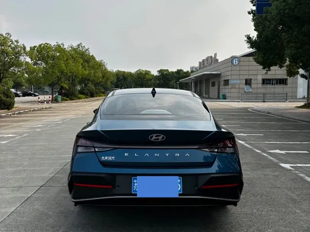 Hyundai Elantra — Фото автомобиля 5