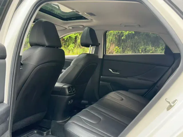 Hyundai Elantra — Фото автомобиля 5