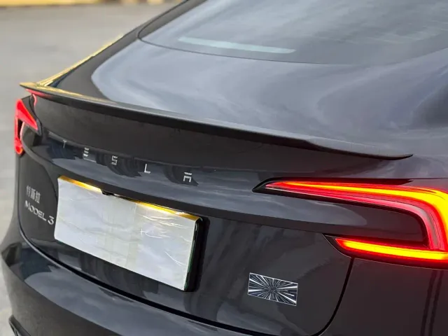 Tesla Model 3 — Фото автомобиля 11
