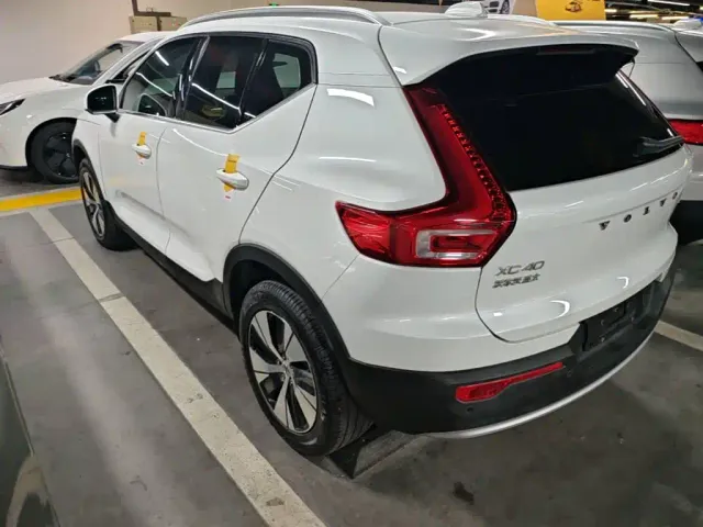 Volvo XC40 — Фото автомобиля 4