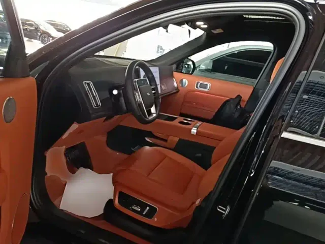 Li Auto L8 — Фото автомобиля 15