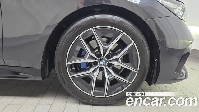 BMW 5-Series — Фото автомобиля 21