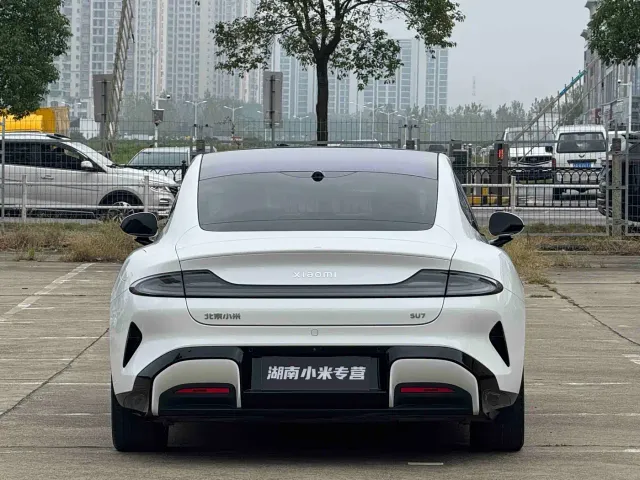 Xiaomi SU7 — Фото автомобиля 12