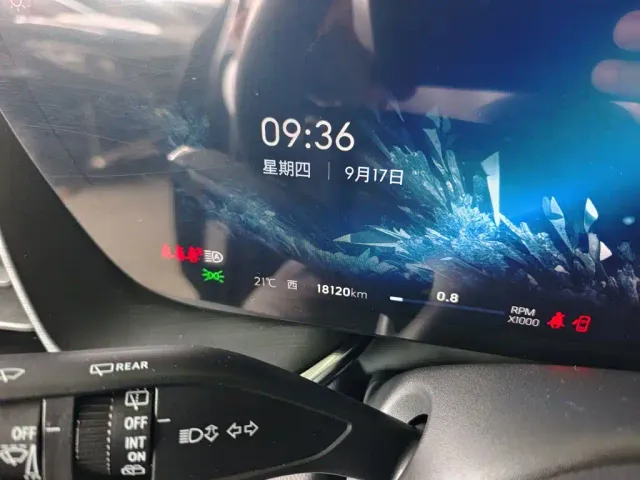 Buick Envision Plus — Фото автомобиля 10