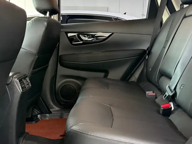 Nissan X-Trail — Фото автомобиля 4