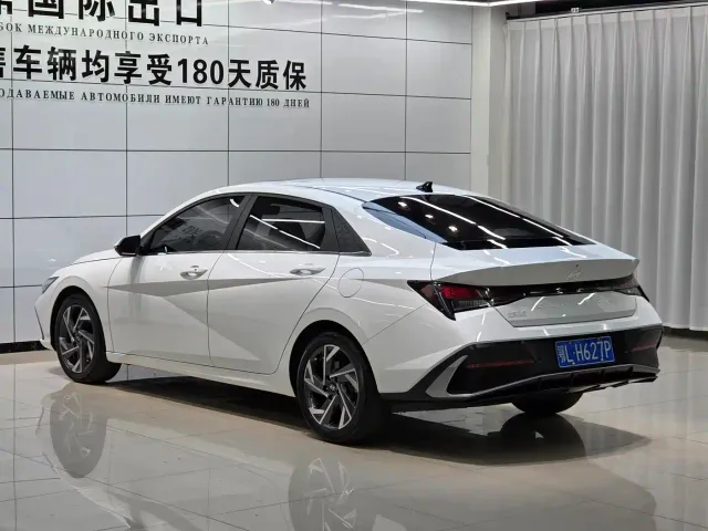 Hyundai Elantra — Фото автомобиля 5