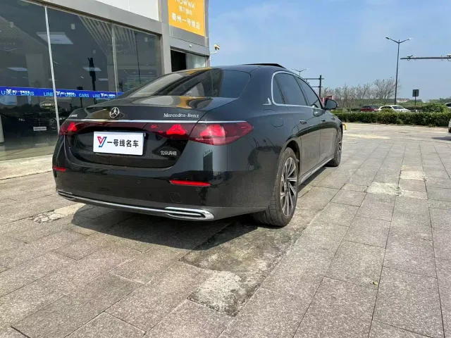 Mercedes-Benz E-Class — Фото автомобиля 4