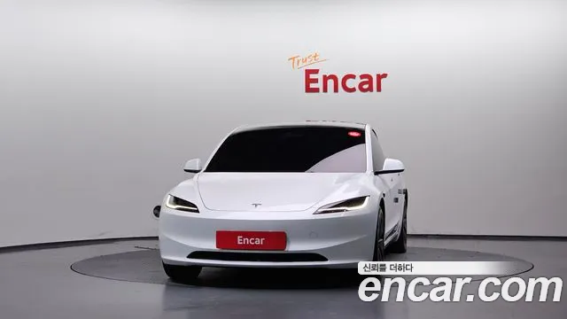 Tesla Model 3 — Фото автомобиля 3