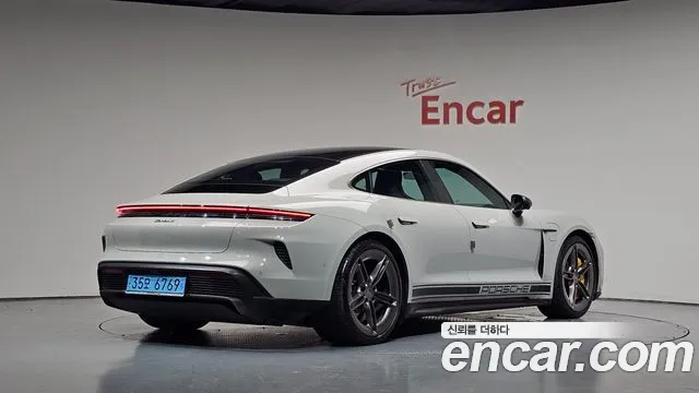 Фотография автомобиля — Porsche Taycan