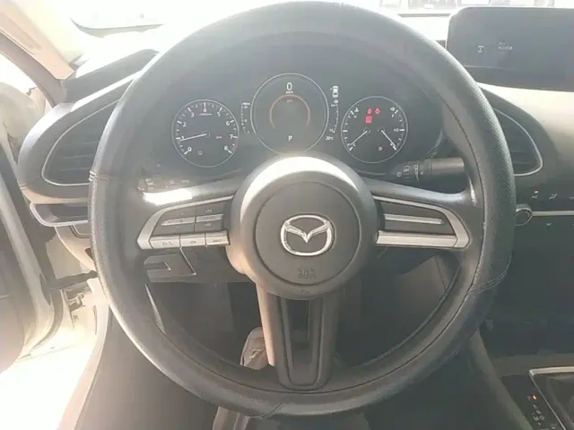 Mazda Axela — Фото автомобиля 10
