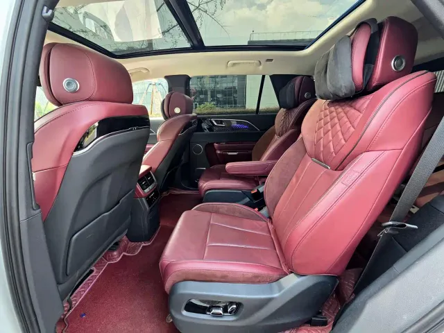 Hongqi E-HS9 — Фото автомобиля 12