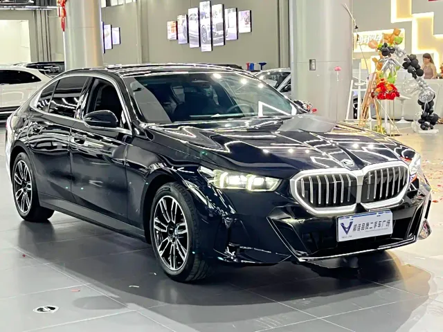 BMW 5 Series — Фото автомобиля 3