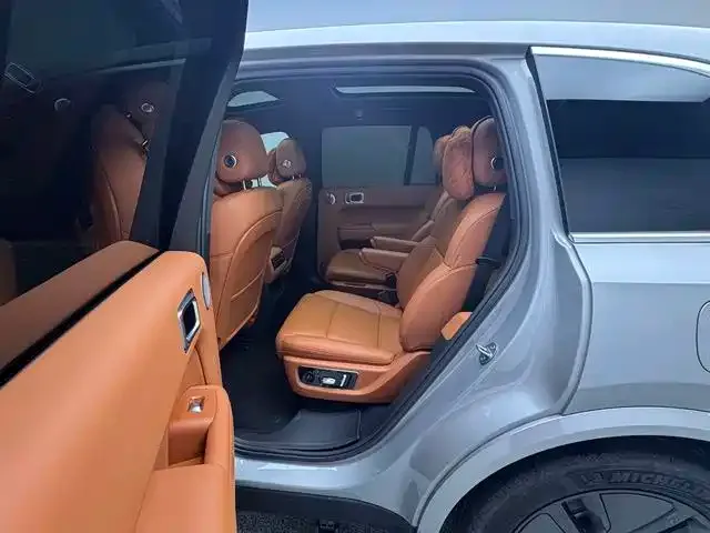 Li Auto L8 — Фото автомобиля 7