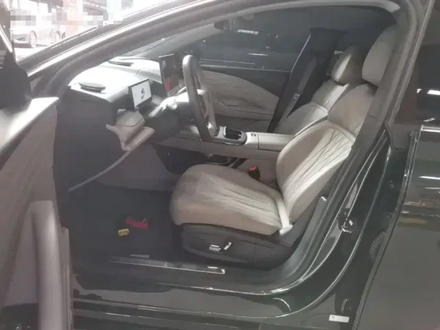 Geely Galaxy Xingyao 8 — Фото автомобиля 14