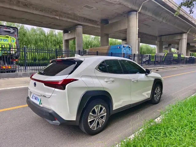 Lexus UX — Фото автомобиля 6
