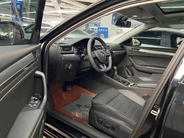 Skoda Superb — Фото автомобиля 7