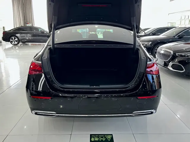 Mercedes-Benz E-Class — Фото автомобиля 21