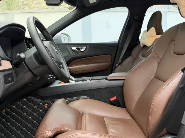 Volvo XC60 — Фото автомобиля 6