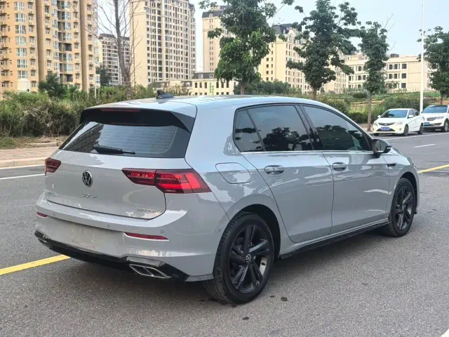 Volkswagen Golf — Фото автомобиля 12