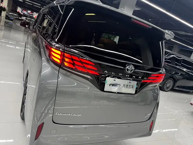 Toyota Alphard — Фото автомобиля 7