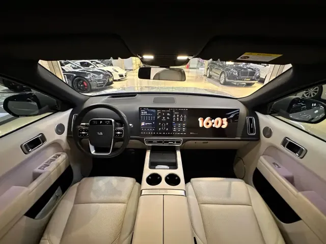Li Auto L9 — Фото автомобиля 6