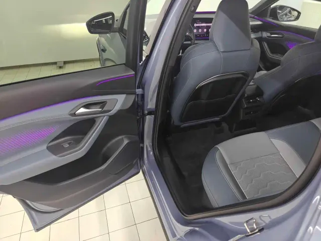 Audi Q6L e-tron — Фото автомобиля 12