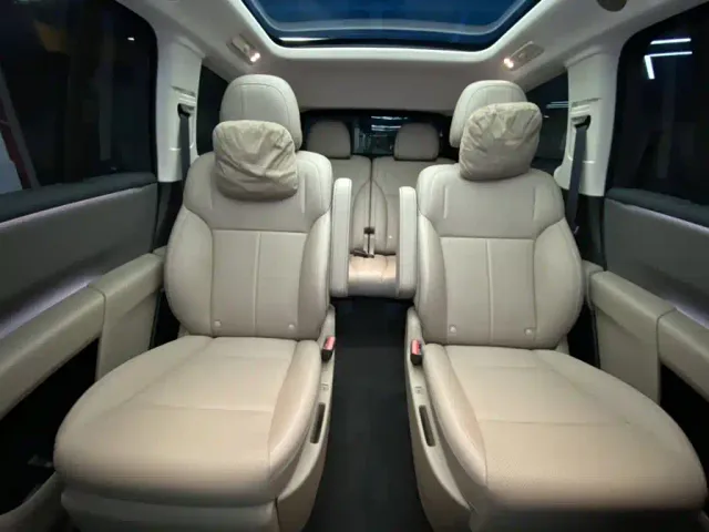 Li Auto i8 — Фото автомобиля 24