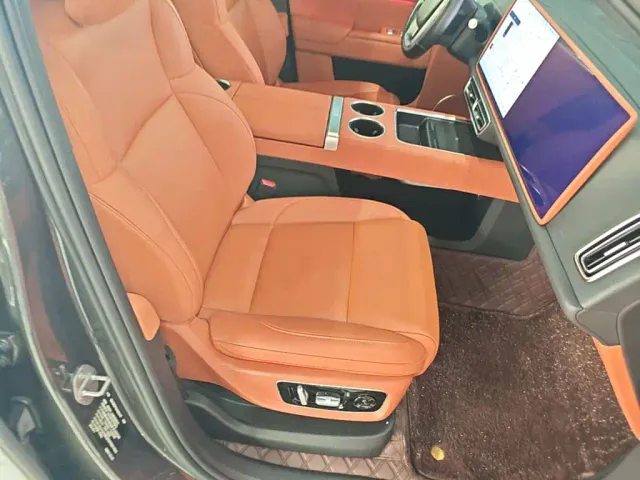 Li Auto L9 — Фото автомобиля 24
